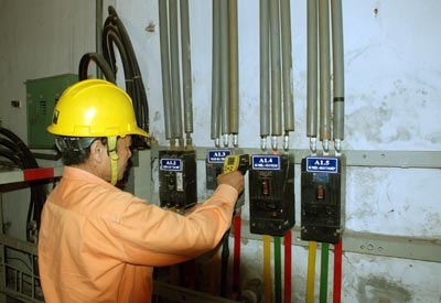  Hoạt động từ EVN 
 
 
Điện lực Đà Nẵng triển khai có hiệu quả công tác tiết kiệm điện 
 
 